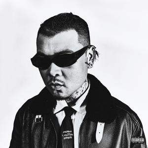 动漫男人玩弄美女的奶头
